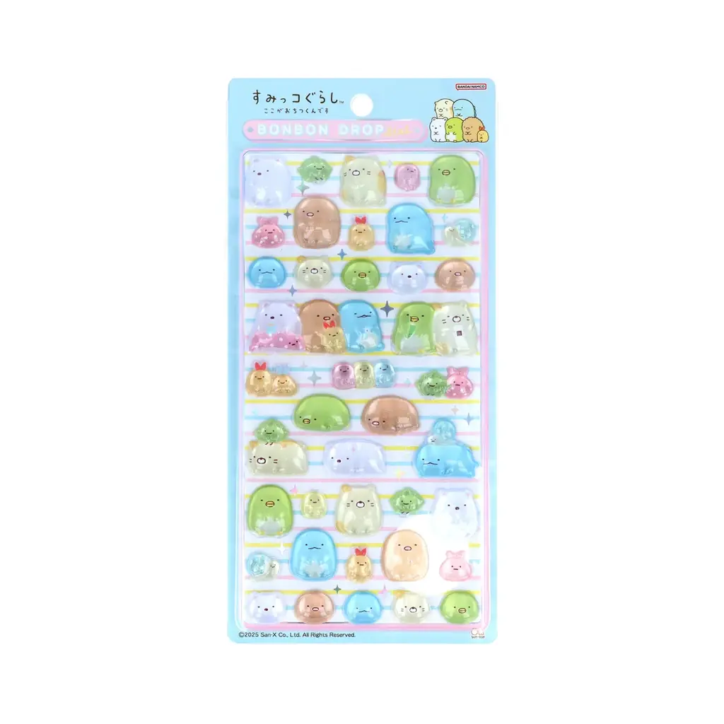 大人気!ボンボンドロップシールにすみっコぐらしが登場! すみっコぐらしの仲間たちが集合したブルー柄とえびてんのしっぽが入ったかわいいアイドル衣装デザインのピンク柄の2種で2025年7月下旬より発売 画像 2
