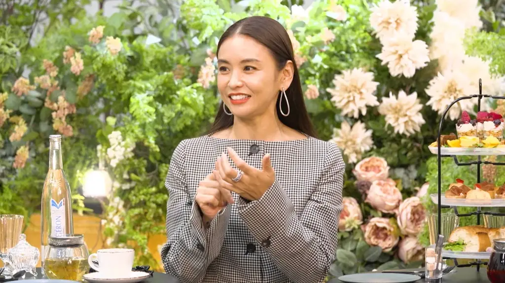 『秘密のママ園』#12 リアル“推しの子”で話題!藤咲凪がプライベートを公表した理由を告白/滝沢眞規子「喧嘩の原因は夫の運転」、ママたちが“ヤバい地雷”を赤裸々暴露!|「ABEMA」で無料見逃し配信中 画像 2