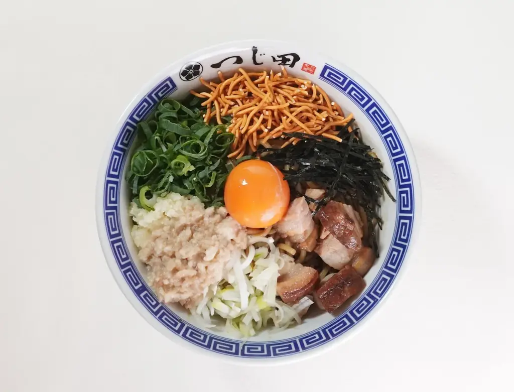 【オイシーズ】「油そば つじ田」×「ベビースターラーメン」の初コラボメニュー『ベビースターラーメン公式コラボまぜそば』8月2日（土）発売！ 画像 2