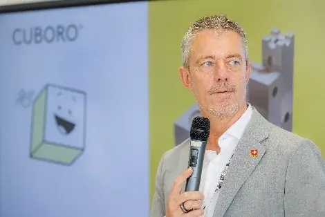 万博テーマウィークにならって大人も子どももワクワクしながら「学び」「遊ぶ」。スイス発、木製知育玩具のワークショップでスイスと日本の文化交流 画像 2