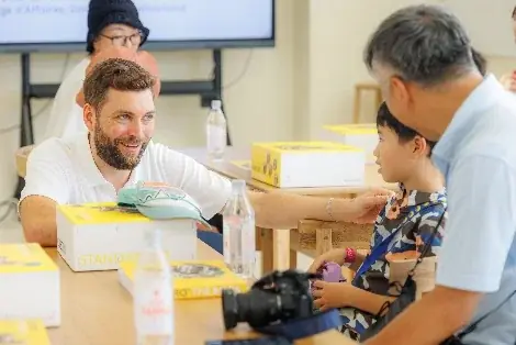 万博テーマウィークにならって大人も子どももワクワクしながら「学び」「遊ぶ」。スイス発、木製知育玩具のワークショップでスイスと日本の文化交流 画像 4