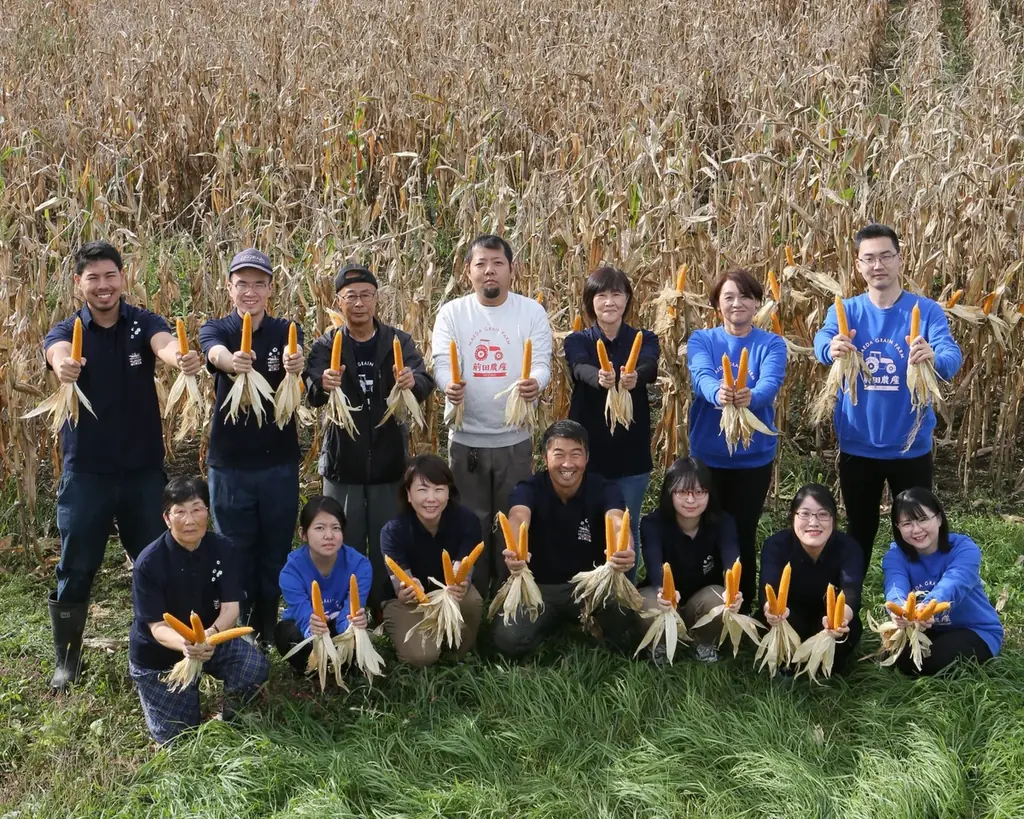 「おうちでチンして映画館気分」北海道の農家が畑からおいしいポップコーン体験をお届け！ポップなパッケージが都営地下鉄３路線の吊手広告をジャック。 画像 9