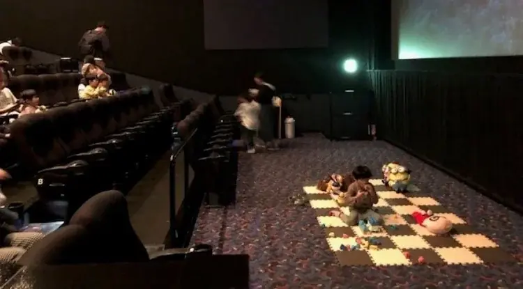 【109シネマズ】旧アルバイトユニフォームをリサイクル!アップサイクルブロックを小さなお子さま向けの上映会「ふれあいシネマ」プレイスペースで提供開始 8月17日(日)より実施 画像 5