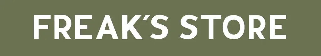 ＼世界各地の映画祭で絶賛／​ 映画公開を記念し​型破りなヒップホップ・トリオが権利のために闘う。映画「KNEECAP／ニーキャップ」×FREAK’S STORE 初のコラボレーションアイテムが登場！ 画像 11