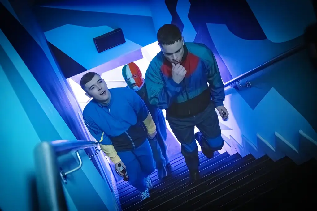 ＼世界各地の映画祭で絶賛／​ 映画公開を記念し​型破りなヒップホップ・トリオが権利のために闘う。映画「KNEECAP／ニーキャップ」×FREAK’S STORE 初のコラボレーションアイテムが登場！ 画像 9