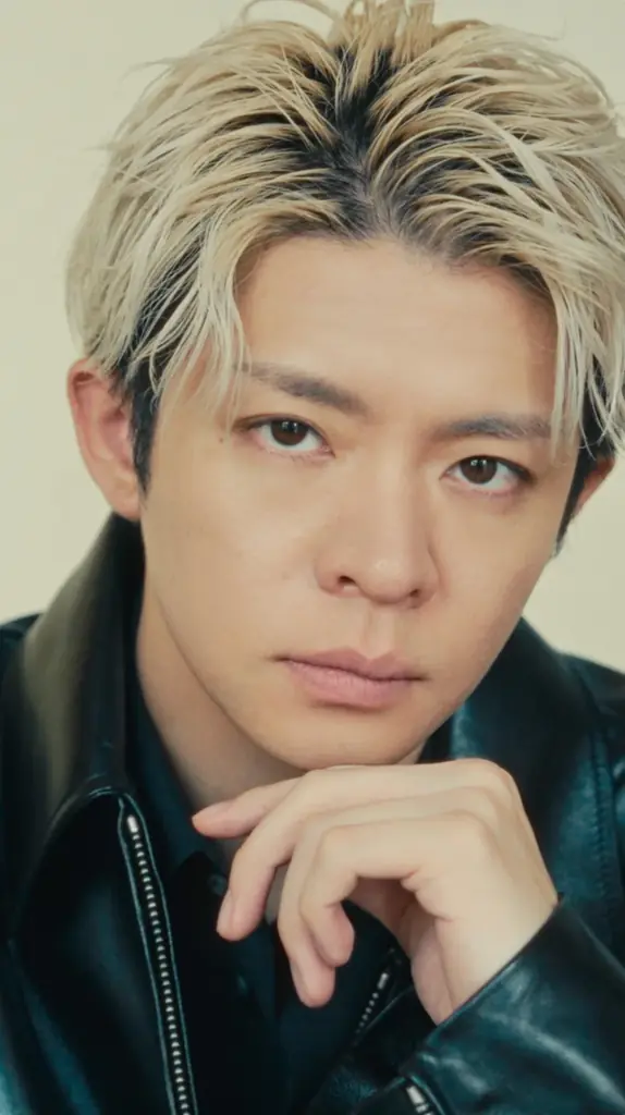 岸優太が『Numéro TOKYO』特装版カバーに初登場！8月28日発売の魅力を解説