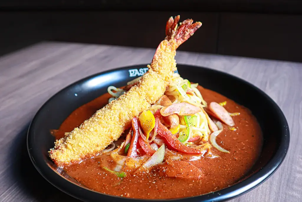 名古屋名物のあんかけスパに“まるはのジャンボ海老フライ”が乗った！「まるは食堂」×「パスタマニア」コラボメニューが限定登場！ 画像 6