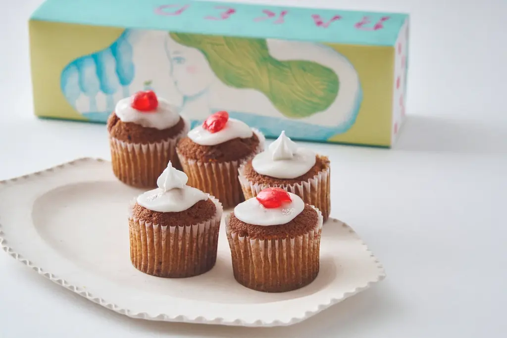 ひとくちでタイムスリップ！フェアリーケーキフェア、夏の新作は “新しいのに懐かしい” フルーツケーキが進化したレトロなカップケーキ＆生バターサンド。7/31(木)より全店舗で新発売 画像 2