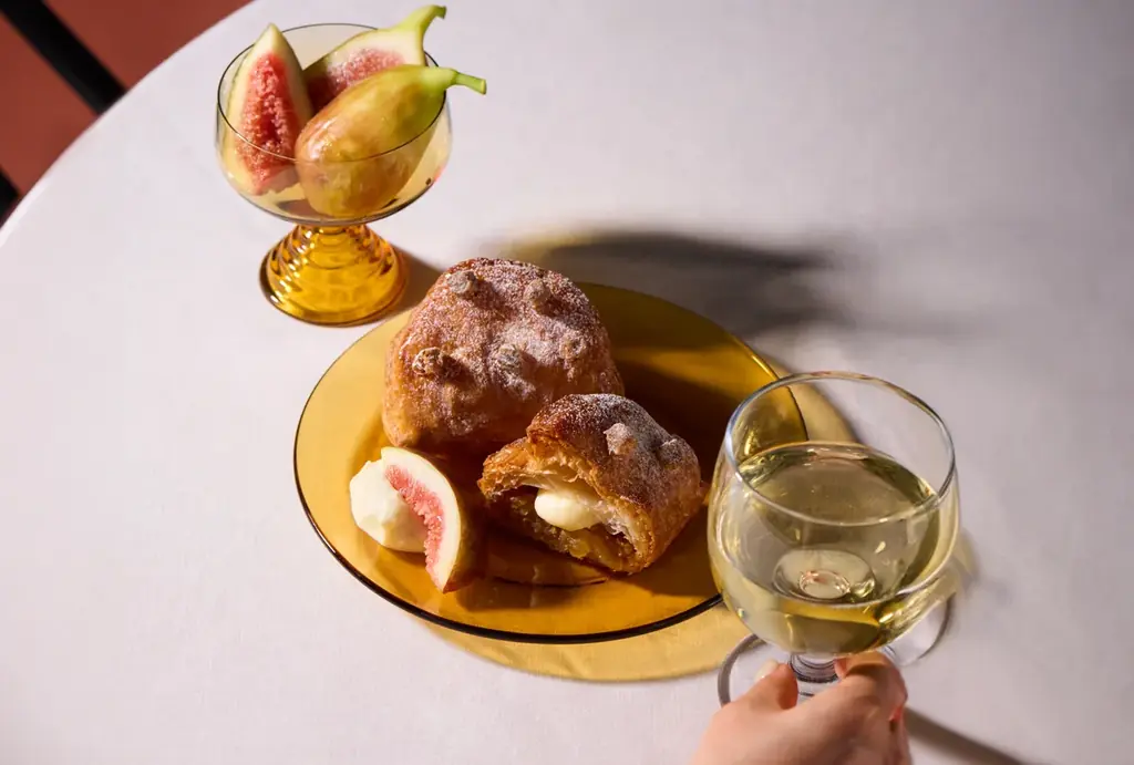 【期間限定】旬の”いちじく”が主役。つぶつぶ食感と爽やかな甘さの新商品晩夏に実る、大人なアップルパイ「いちじくチーズクリーム」 画像 3