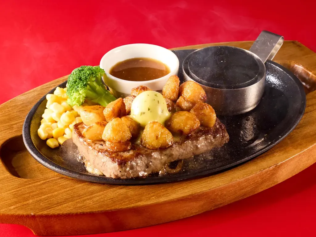 【ココス】ビーフ100％、旨みたっぷりのお肉が夏野菜やガーリックとマッチする！ココスが「ビーフハンバーグステーキフェア」を開催！ 画像 3