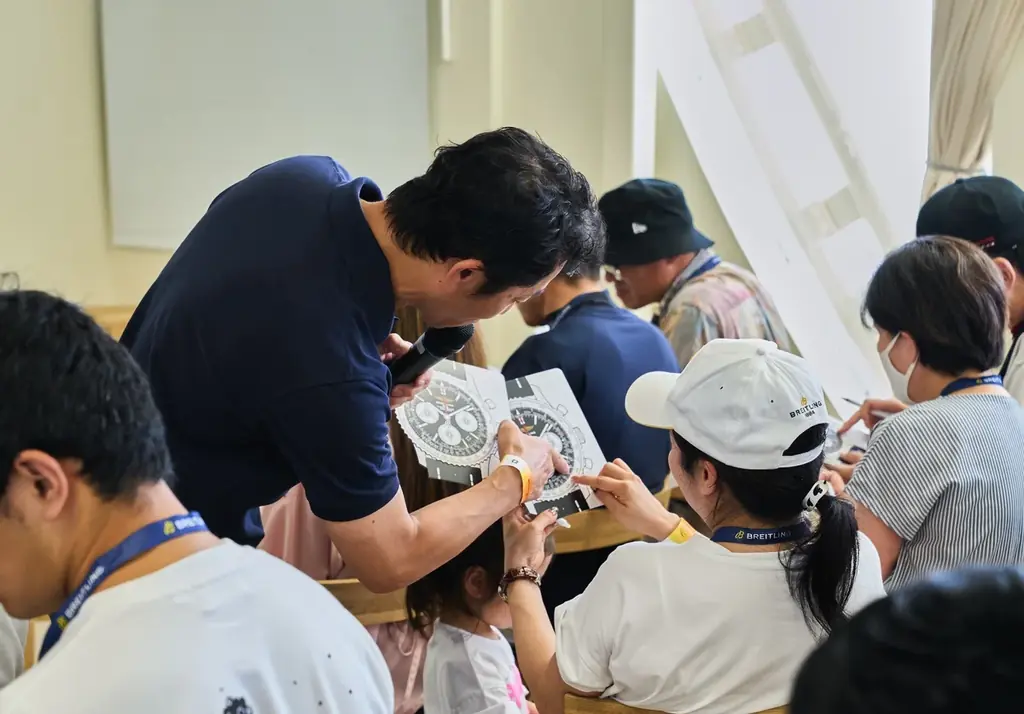 ブライトリング、大阪・関西万博 スイスパビリオンで室屋義秀氏をゲストに迎え、1日限りのイベントを開催 画像 2