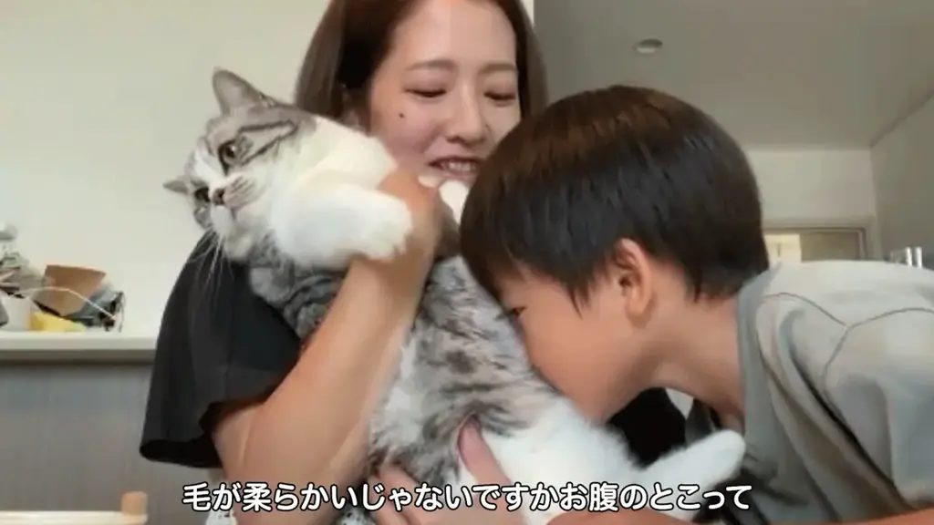 【全国の猫好き必見!】猫吸い人気ランキング 気になる1位は「頭」!?【検証】猫吸いで最も人気がある部位はどこなのか!?7月30日(水)から公開! 画像 5