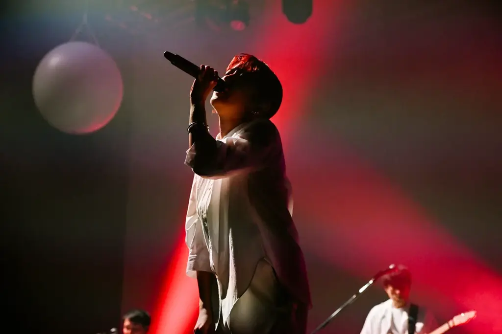 楠木ともり、東名阪Zeppツアー完走!メジャーデビュー5周年を記念した映像商品「ALL VIDEO SONGS 2020-2025」ジャケット写真が公開! 画像 3