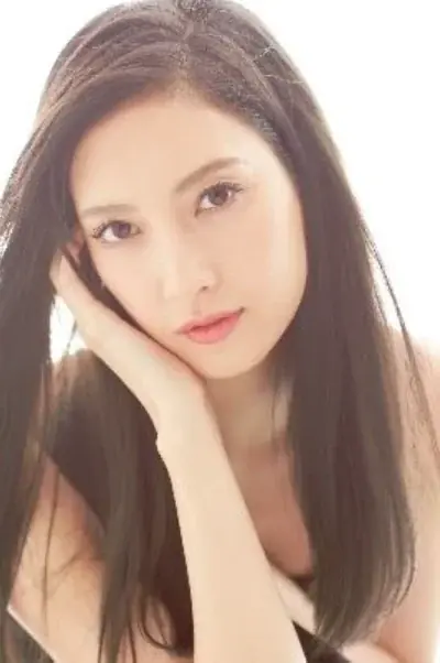 中古車情報メディア『カーセンサー』新CM 菜々緒さんとロバート 秋山さんがCM初共演!まさかの双子姉妹「ナナオ&ナナエ」になってお揃いコーデで登場 画像 3