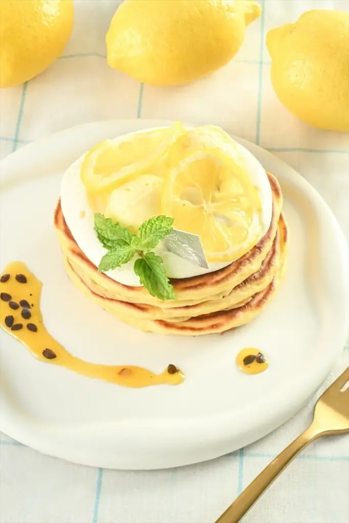【Buttery Cafe】夏限定レモンクリームたっぷりのもちもちパンケーキ&カヌレパフェなど8月1日より新発売! 画像 2