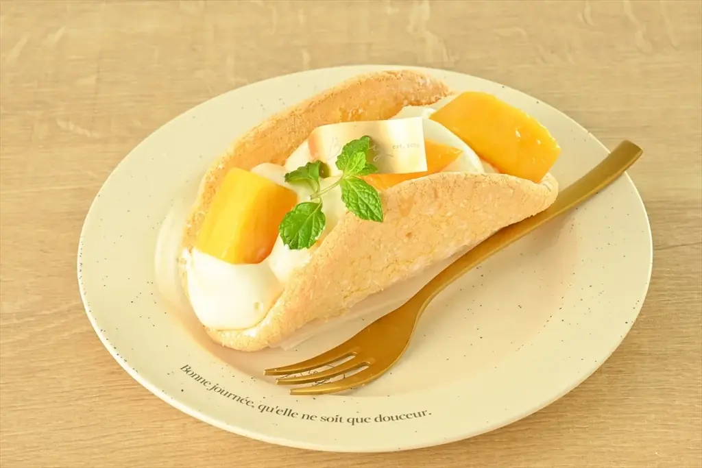 【Buttery Cafe】夏限定レモンクリームたっぷりのもちもちパンケーキ&カヌレパフェなど8月1日より新発売! 画像 4