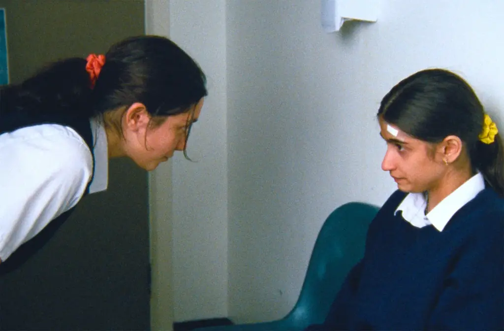 映画『九月と七月の姉妹』本ポスター&密接すぎる姉妹を捉えたシーン写真解禁 画像 3