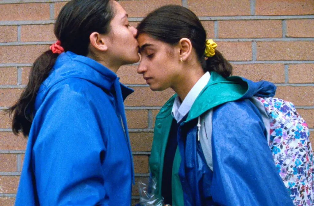 映画『九月と七月の姉妹』本ポスター&密接すぎる姉妹を捉えたシーン写真解禁 画像 6