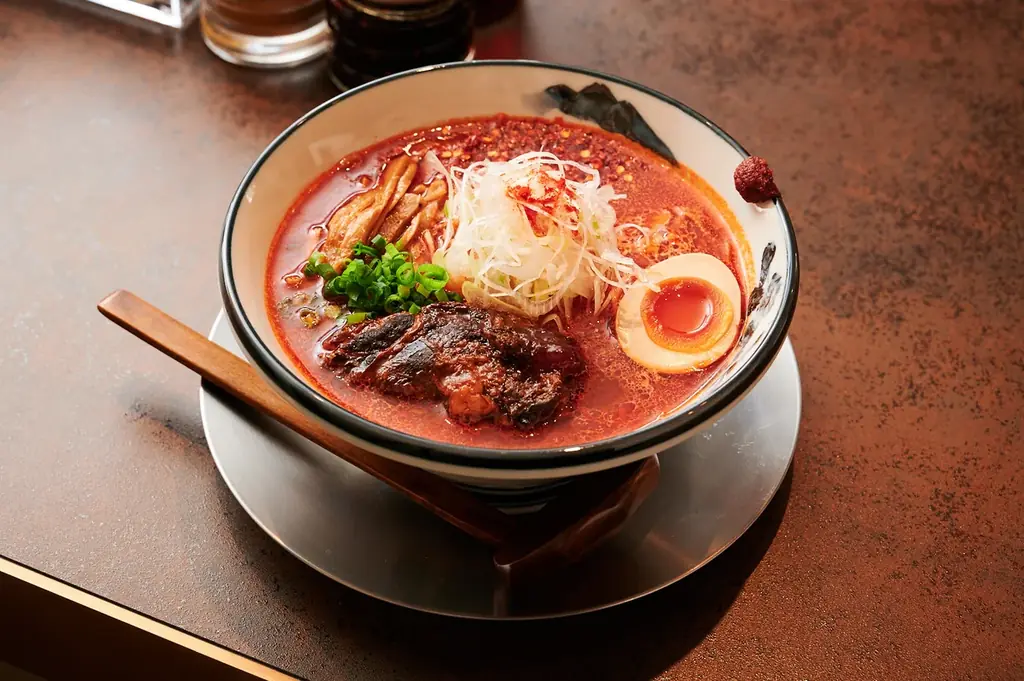 【飲食店×製薬会社】異色コラボが決定！AFURI辛紅でラーメンを食べるとコラボステッカーと「強力わかもと」が貰えるキャンペーンを実施。 画像 10