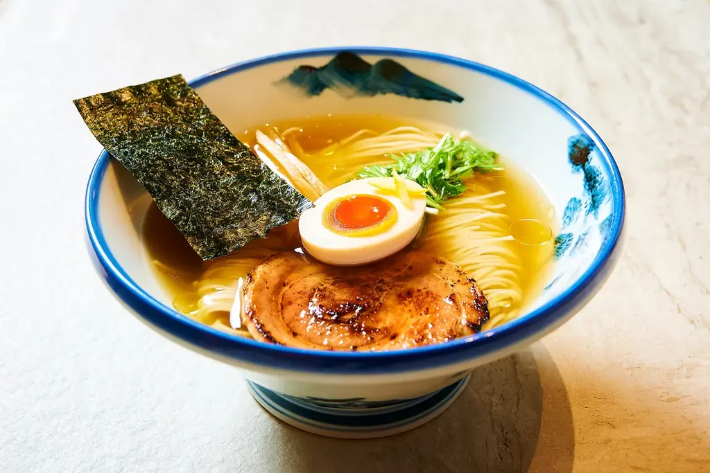 【飲食店×製薬会社】異色コラボが決定！AFURI辛紅でラーメンを食べるとコラボステッカーと「強力わかもと」が貰えるキャンペーンを実施。 画像 9