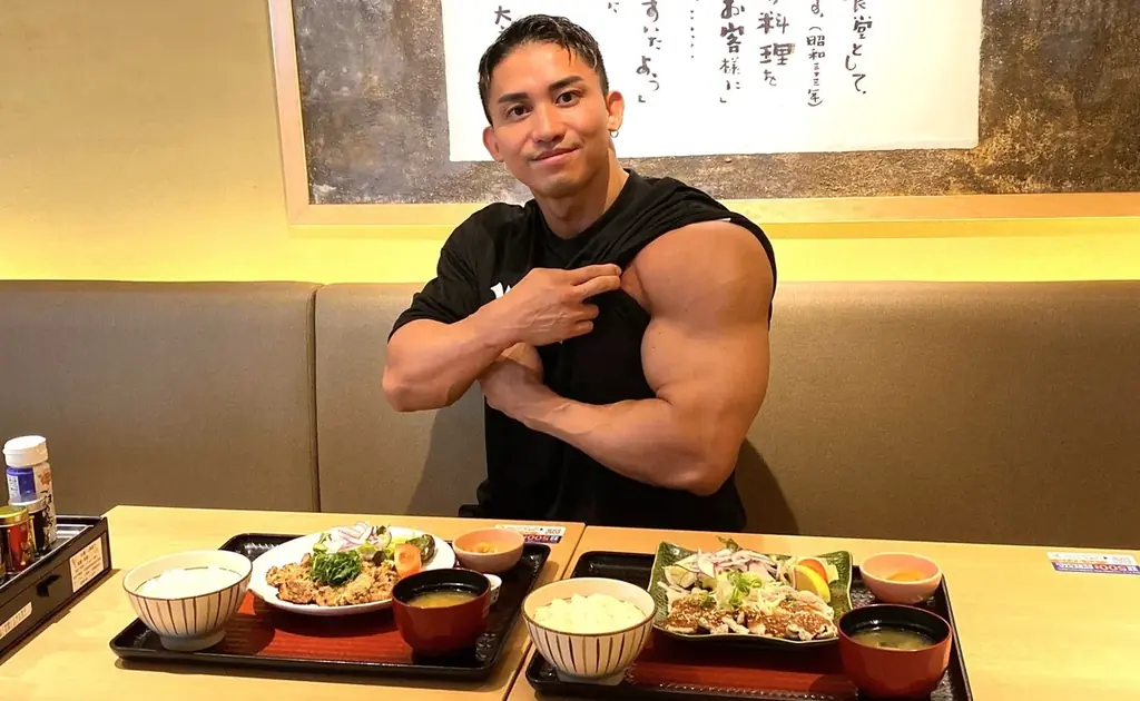 あなたはどっち派?「ガチ筋トレ派」VS「ゆるっとダイエット派」プロフィジーカーJINさん監修『夏の筋トレ飯』8月1日(金)から販売 画像 2