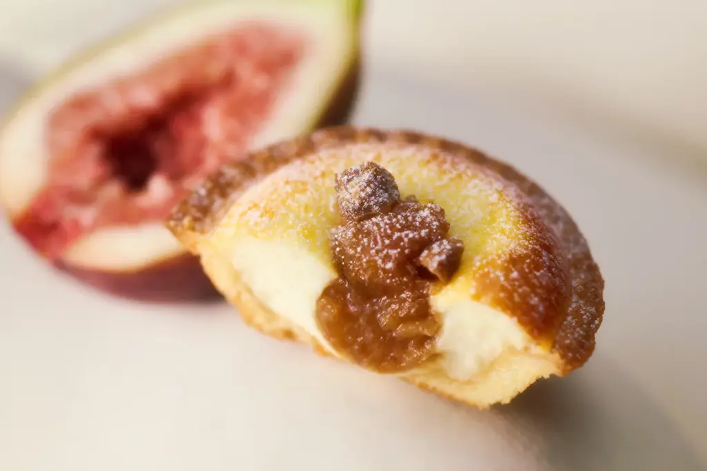BAKE【晩夏の新作】ねっとりプチプチ「いちじく」のタルトが登場!秋に向けて整える “私時間” に寄り添うとっておき♪紅茶にも白ワインにも合う「焼きたてタルト いちじくチーズ」 画像 3