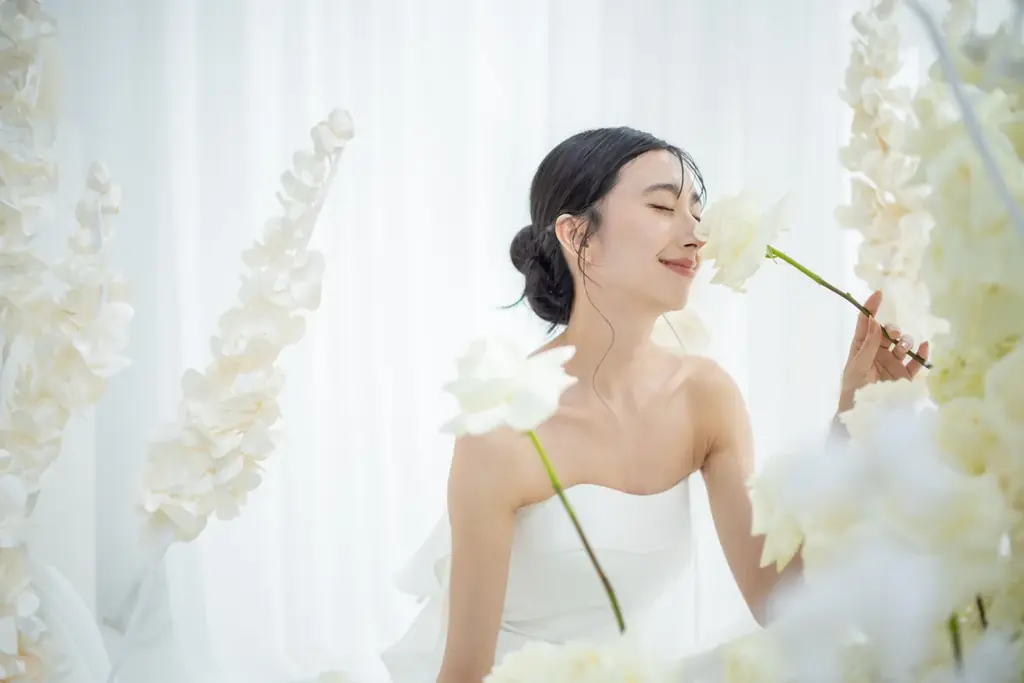 YUMI KATSURAの歴史と想いを纏ったドレスの残り布から生まれたLOVÉCOのテキスタイルフラワーを日比谷花壇がデザイン監修。ウエディング業界にもたらした新たなサステナブルのカタチ。 画像 5