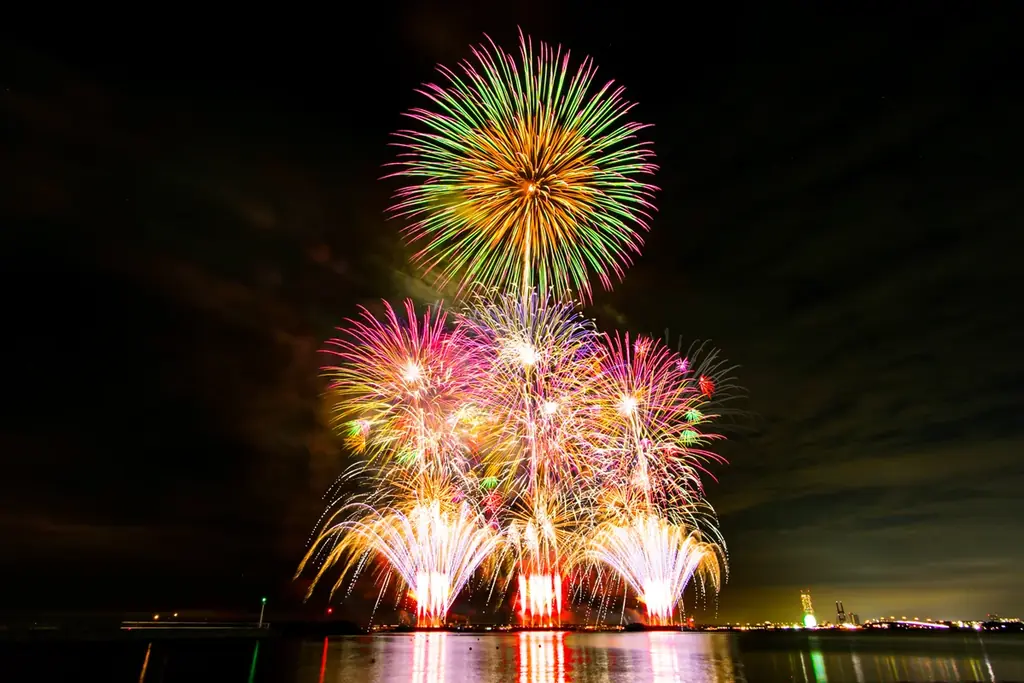 【大阪・泉南】大阪最大級海上花火大会、「泉州夢花火 in 泉南」「夏祭り」をテーマに500機のドローンが海辺の夜空を魅了！今年もドローンショーが花火を盛り上げる！ 画像 4