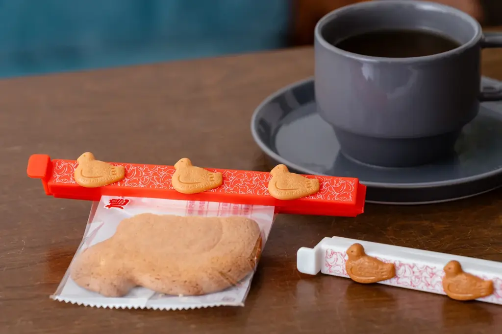 【8月10日は鳩の日】鳩サブレーをモチーフにした「袋留めクリップ」「ジッパーバッグ」を販売します。 画像 1