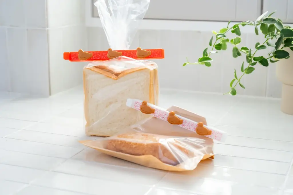 【8月10日は鳩の日】鳩サブレーをモチーフにした「袋留めクリップ」「ジッパーバッグ」を販売します。 画像 2