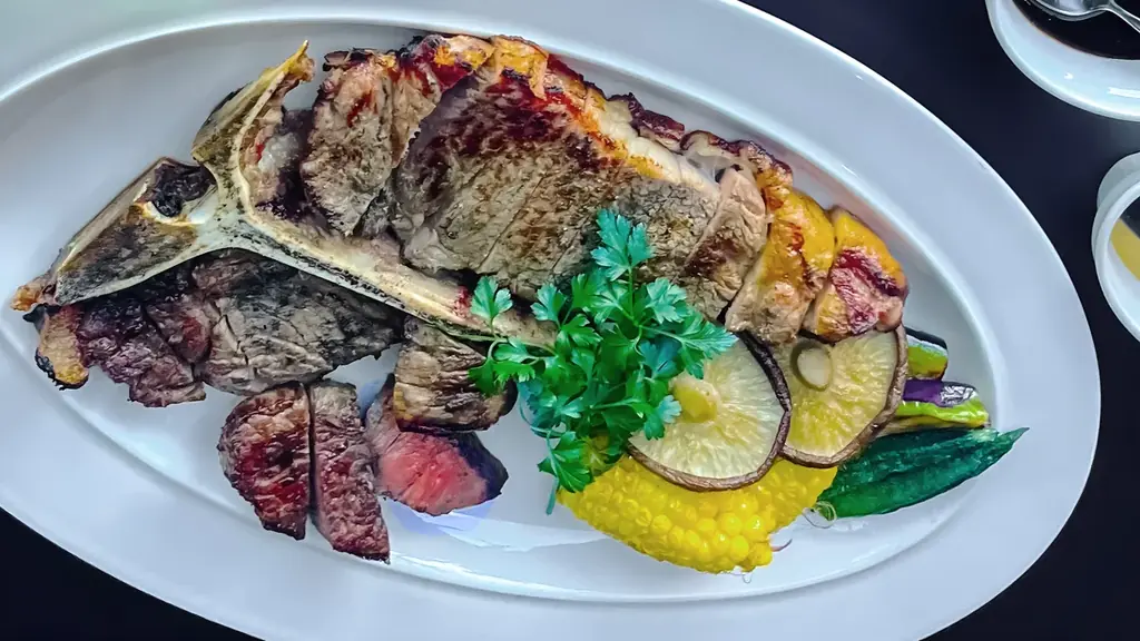 極上の焼き加減は700℃の高温から。THE PEAKだけのTボーンステーキ 画像 1