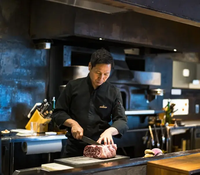 極上の焼き加減は700℃の高温から。THE PEAKだけのTボーンステーキ 画像 5