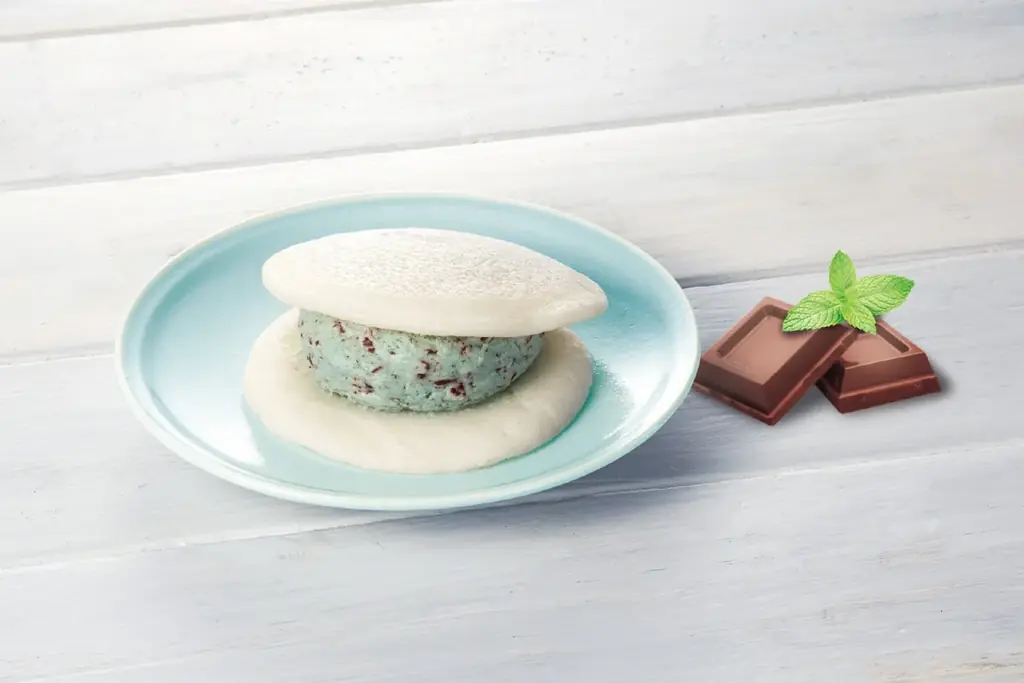 チョコミントと掛け合わせた和スイーツ「もちっと白いどら焼 チョコミント」＆「とろもちわらび チョコミント」が8月5日（火）から順次発売 画像 1
