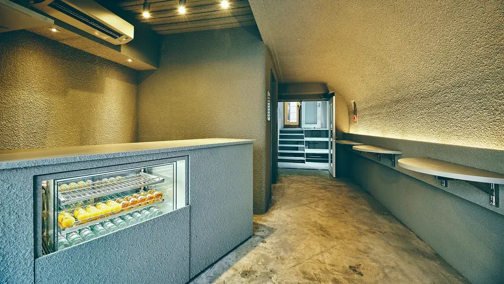 築30年の空きビルを塗装技術で蘇らせたシェア型ホテル「HOTEL URO」2025年8月1日開業 画像 3