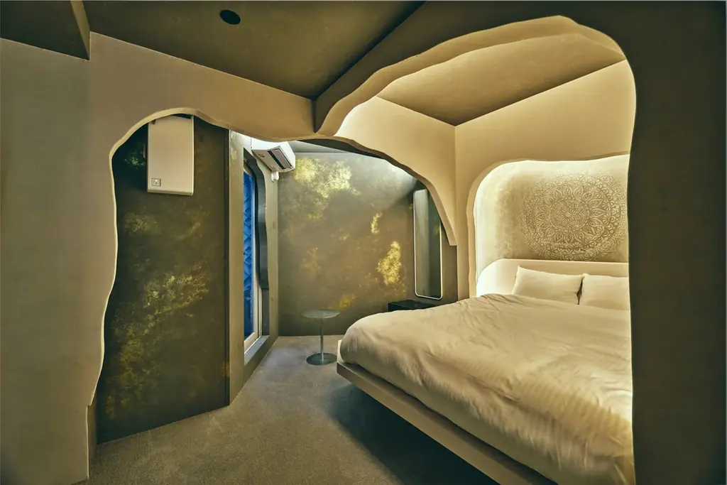 築30年の空きビルを塗装技術で蘇らせたシェア型ホテル「HOTEL URO」2025年8月1日開業 画像 5