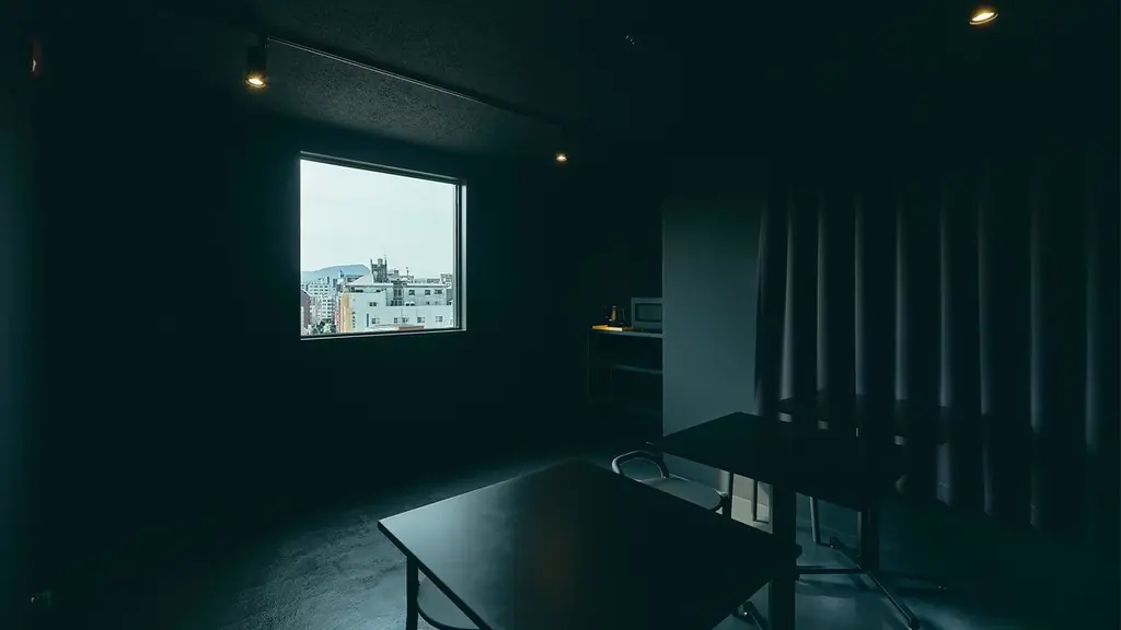 築30年の空きビルを塗装技術で蘇らせたシェア型ホテル「HOTEL URO」2025年8月1日開業 画像 8