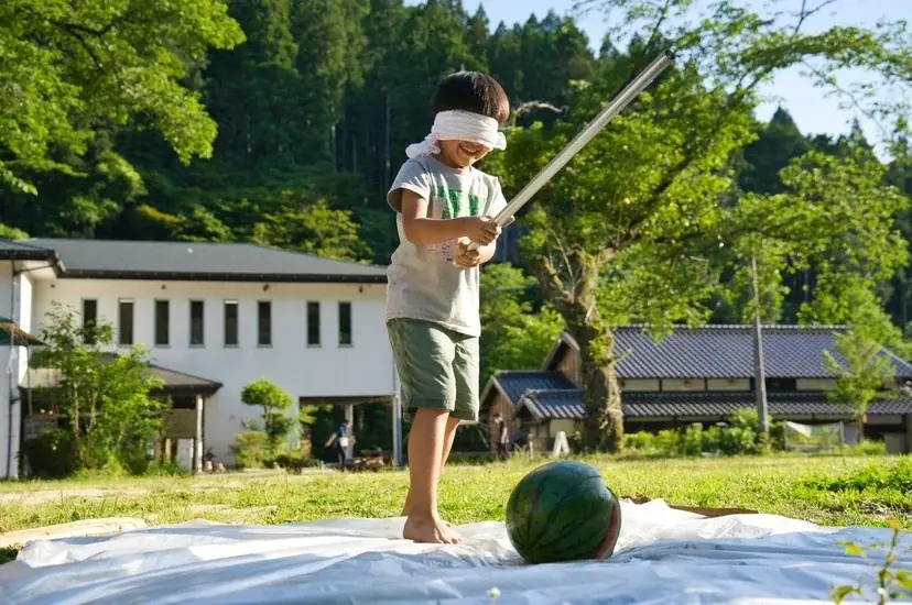 【兵庫・宍粟市】夏休みで大盛り上がりのアウトドア施設に夏限定アクティビティ誕生!全長9メートルの「巨大流しそうめんスライダー」で納涼体験。 画像 4