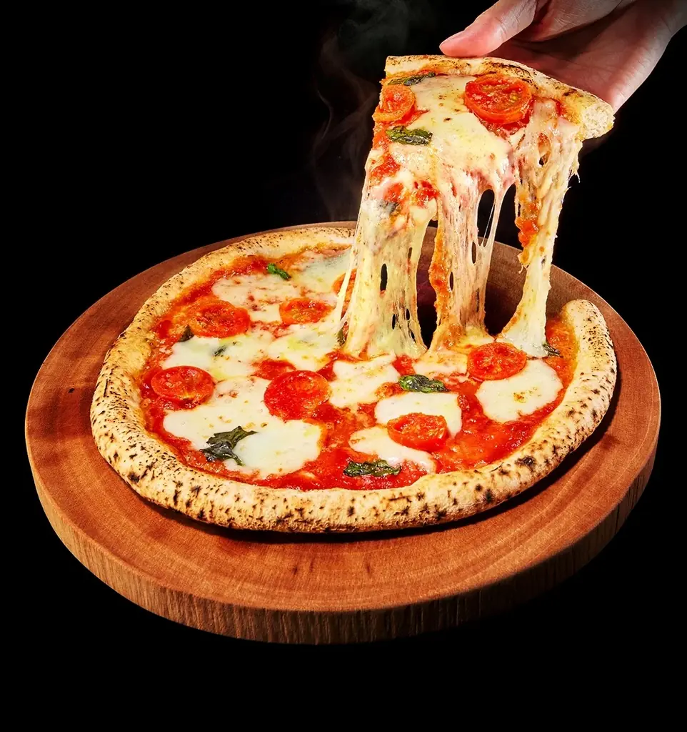 新発売「匠ブランジェトースター PLUS（TS-D487B/W）」匠の火入れで、ピザもロールパンも感動のリベイク　サイズアップが叶える、「焼きたての美味しさをみんなで一緒に」 画像 3