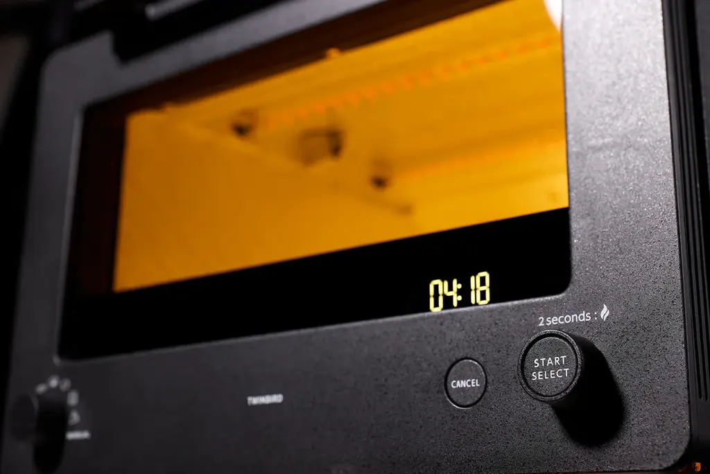 新発売「匠ブランジェトースター PLUS（TS-D487B/W）」匠の火入れで、ピザもロールパンも感動のリベイク　サイズアップが叶える、「焼きたての美味しさをみんなで一緒に」 画像 5