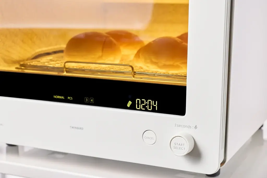 新発売「匠ブランジェトースター PLUS（TS-D487B/W）」匠の火入れで、ピザもロールパンも感動のリベイク　サイズアップが叶える、「焼きたての美味しさをみんなで一緒に」 画像 6