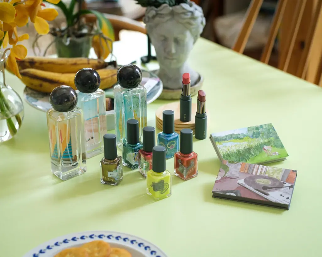 OSAJI（オサジ）より、2025 HOLIDAY MAKEUP COLLECTIONが2025年10月22日（水）より数量限定発売。 画像 1