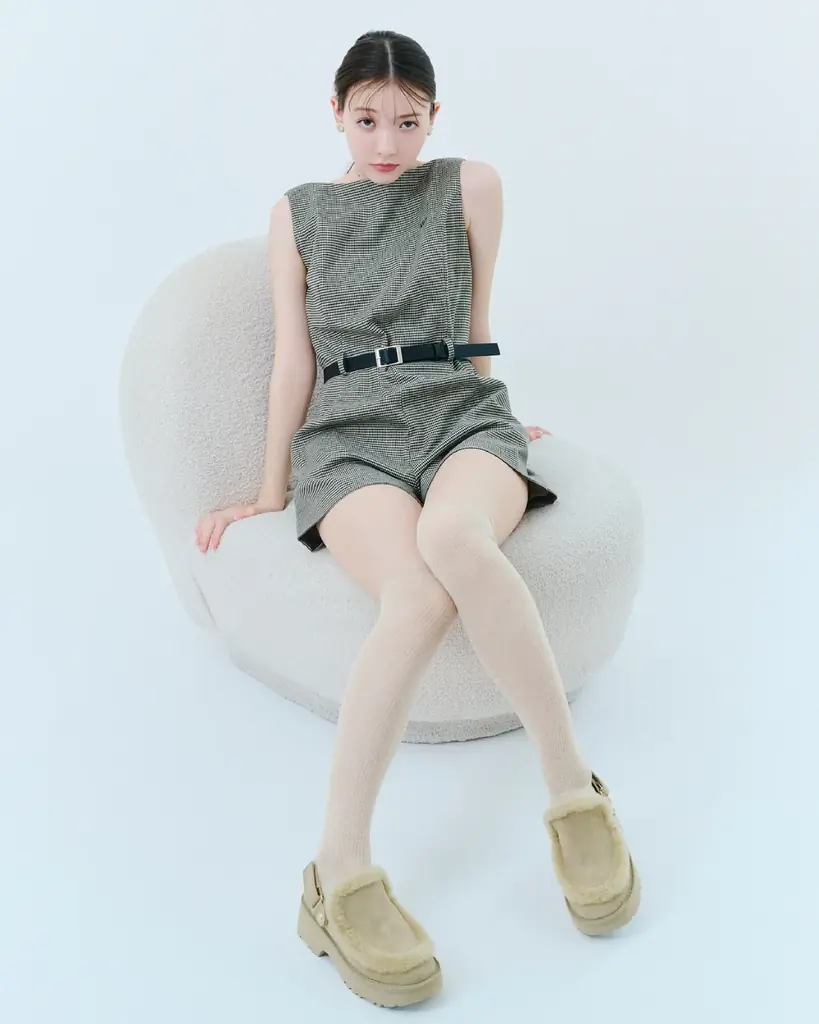 <LILY BROWN(リリー ブラウン)>UGG®伝統のディテールを新たな形で表現した「Esmee Clog(エスミー クロッグ)」のLILY BROWN別注カラーが登場! 画像 3