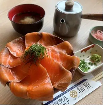 【数量限定】琵琶湖の宝石「ビワマス」を贅沢な御膳に。地元滋賀の老舗割烹店くらま堂が手がける「海鮮天丼・天ぷら 紬屋」から、お盆より販売開始 画像 4
