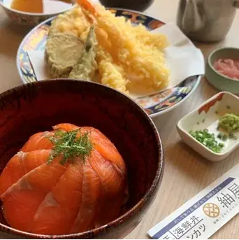 【数量限定】琵琶湖の宝石「ビワマス」を贅沢な御膳に。地元滋賀の老舗割烹店くらま堂が手がける「海鮮天丼・天ぷら 紬屋」から、お盆より販売開始 画像 5