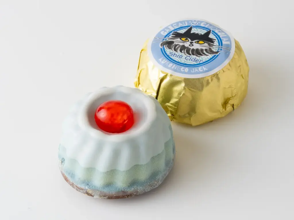 JR上野駅「エキュート上野」真夏に楽しむクリスマス?! カプセルトイの空ケースでオーナメントを作って、ツリーに飾ろう！「サマークリスマス」初開催!! 画像 12