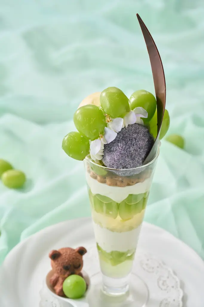 【リーガロイヤルホテル京都】シャインマスカットの煌めきと、洋梨の芳香が誘う『秋のラウンジデザート』販売 画像 1