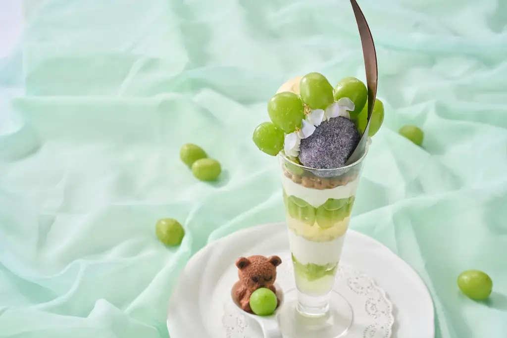 【リーガロイヤルホテル京都】シャインマスカットの煌めきと、洋梨の芳香が誘う『秋のラウンジデザート』販売 画像 2