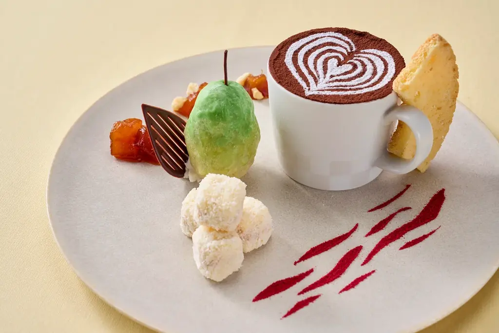 【リーガロイヤルホテル京都】シャインマスカットの煌めきと、洋梨の芳香が誘う『秋のラウンジデザート』販売 画像 3