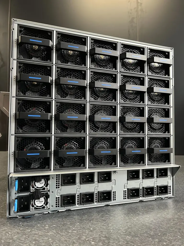 ゲットワークス、「NVIDIA GPU Blackwell B200」搭載サーバーの運用を開始。 画像 3