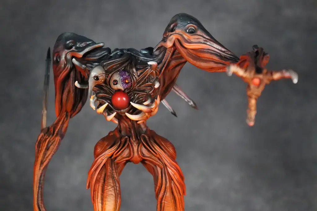 『ヱヴァンゲリヲン 新劇場版:序』に登場する、『第4の使徒』がN2地雷による攻撃の中を進撃するイメージで、造型作家 Yoshi.氏デザインのハイクオリティフィギュアとして登場！！ 画像 5